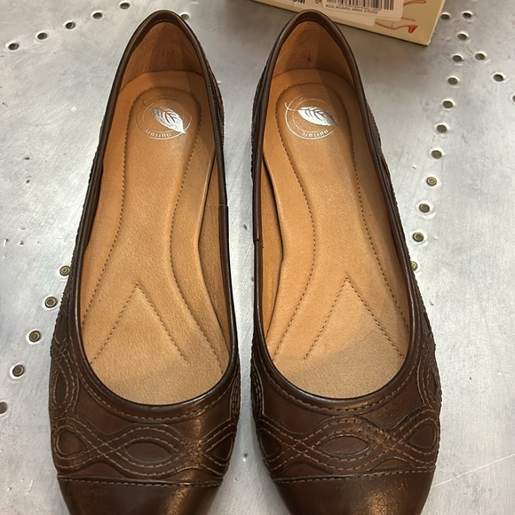 Nurture Acara in color Nutty. Size 8 1/2 - Picture 2 of 4